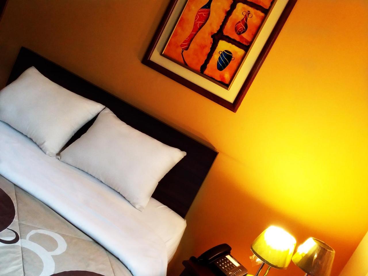 Hostal El Roble Quito Luaran gambar