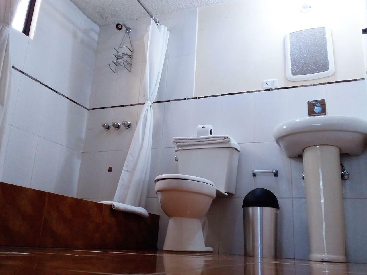 Hostal El Roble Quito Luaran gambar